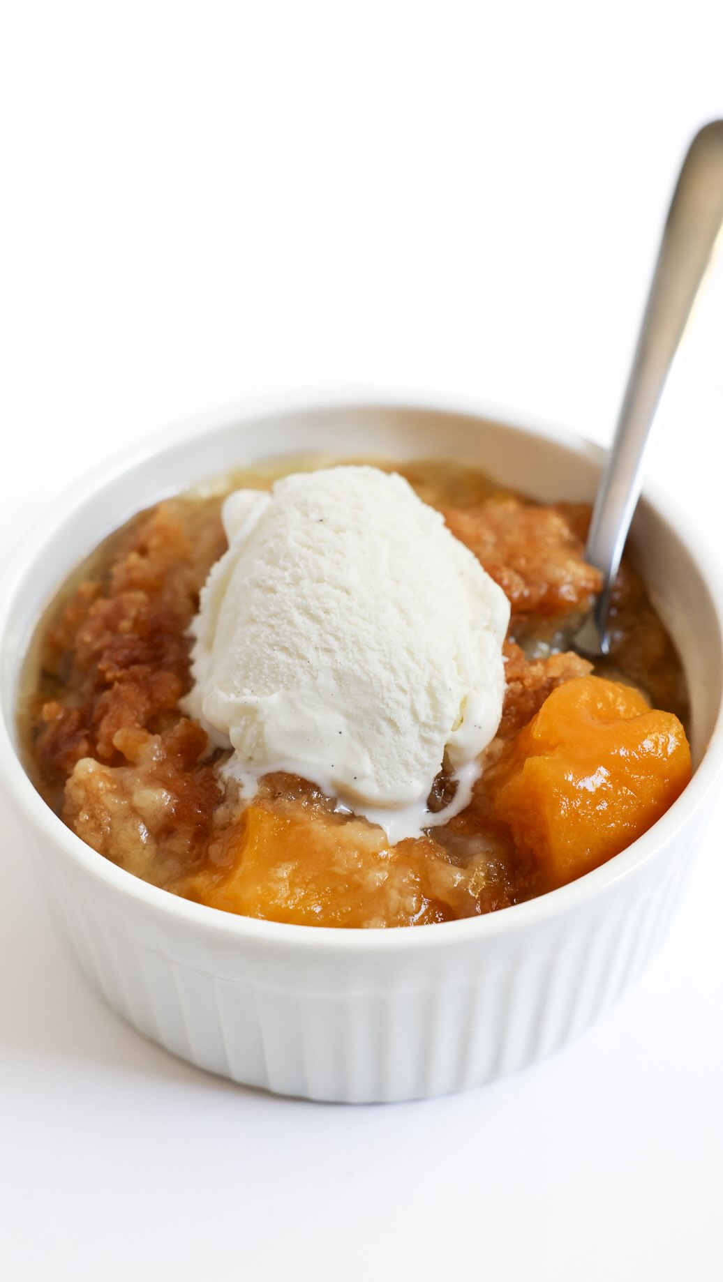 Just 3 to 4 ingredients, dumped right into a casserole dish, and baked to sweet perfectly peachy perfection! 🍑🎂
*
Gluten-Free Peach Dump Cake (Vegan, Allergy-Free) 😍❤️🍑
*
This Peachy Perfect Cake is👇
Gluten-Free ❤️
Allergy-Free 🧡
Vegan 💛
Kid-Approved 💚
Super Easy & Quick 💙
Slow Cooker Friendly 💜
Perfect Summer or Potluck Dessert 💝
*
All you have to do is grab two cans of sliced peaches (in 100% juice), gluten-free yellow cake mix (I used aldiusa), vegan butter (countrycrock), and I like to add a little bit of some brown sugar swervesweetie for a little extra depth! Then just dump, bake, and scoop out your delicious peach dump cake while it’s warm, and serve it with a scoop of your favorite vegan vanilla ice cream for the ultimate summer treat that will feed a crowd! 😘
*
CLICK the LINK in my BIO rebeccagf666 for the FULL RECIPE on the BLOG!
https://strengthandsunshine.com/peach-dump-cake/
*
#peachdumpcake #dumpcake #peaches #glutenfree #vegan